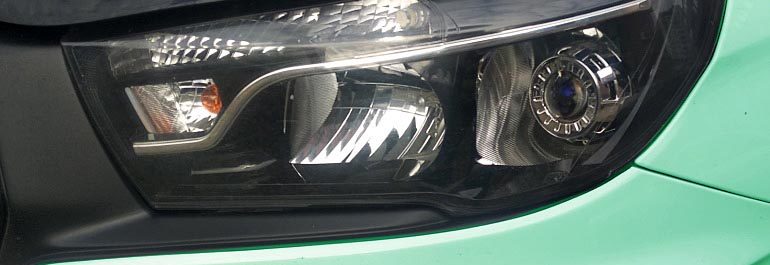 Лада Веста линзованная оптика и Передние тюнинг фары Black Style 4 Bi – LED фильтр Aozoom
